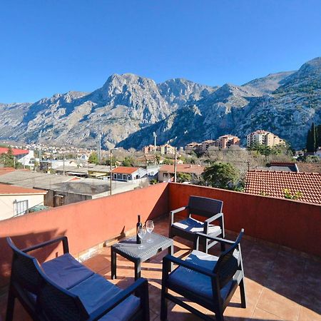 The Right Choice Apartment Kotor Luaran gambar