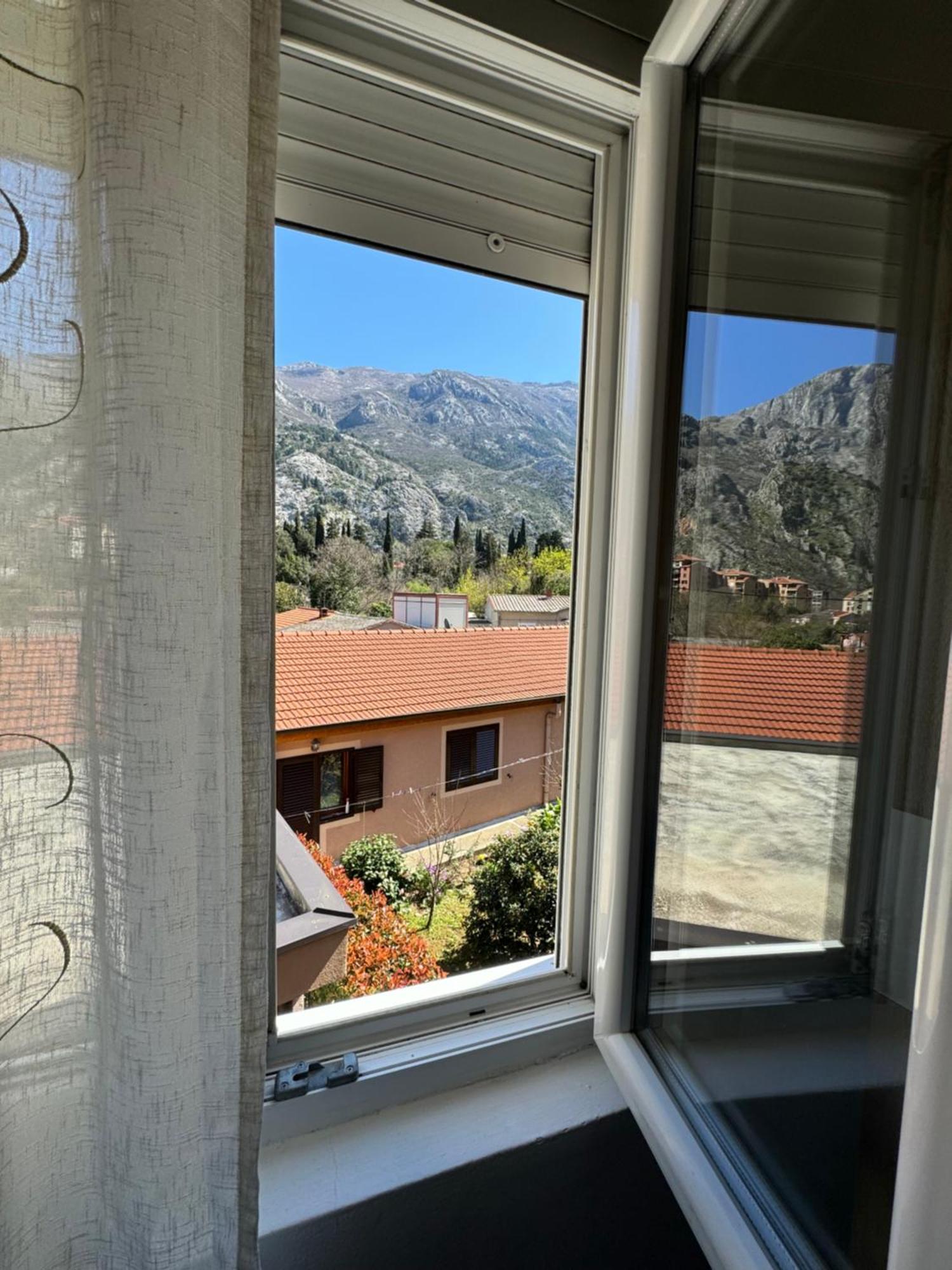The Right Choice Apartment Kotor Luaran gambar