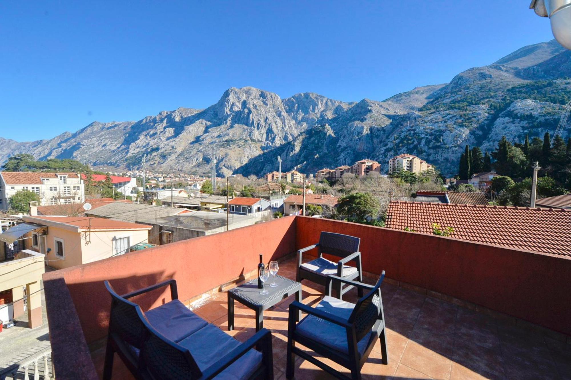 The Right Choice Apartment Kotor Luaran gambar