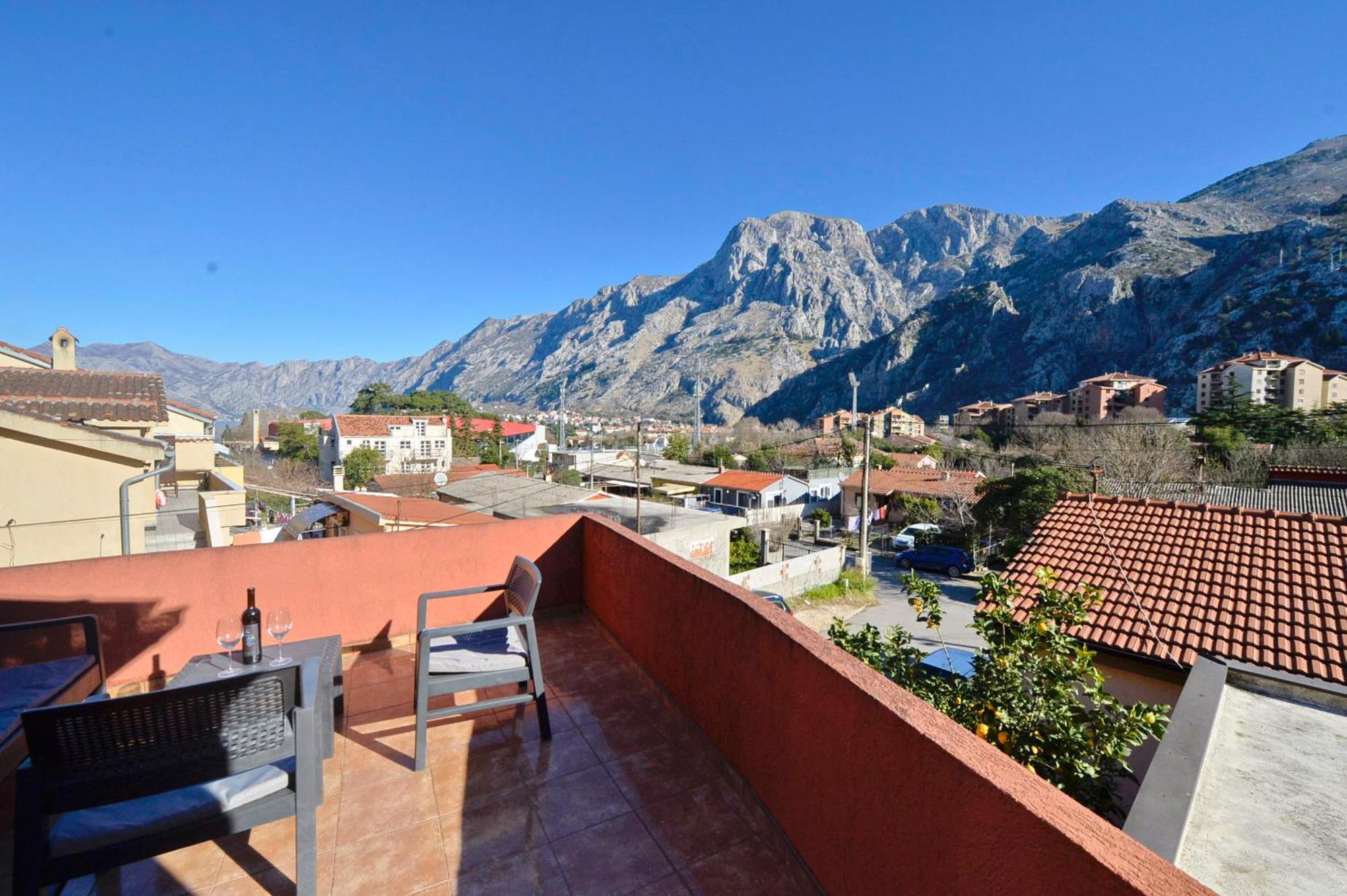The Right Choice Apartment Kotor Luaran gambar