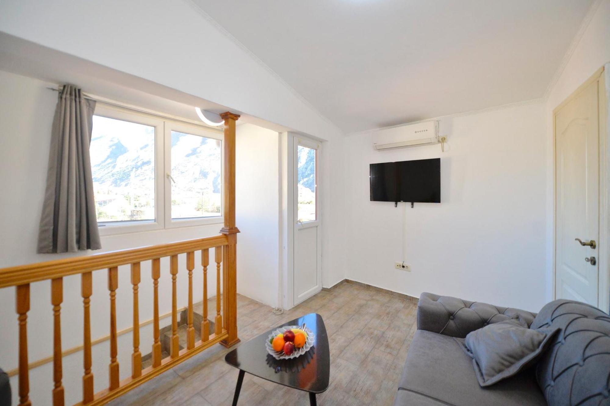 The Right Choice Apartment Kotor Luaran gambar